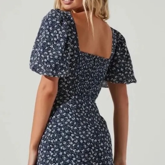 Astr The Label Asymmetrical Floral Midi Dress Puff Sleeve size small - Picture 3 of 5